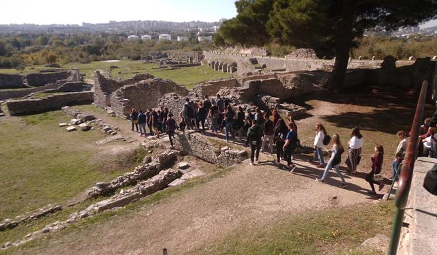 Učenici Škole primjenjene umjetnosti i dizajna Zadar posjetili ostatke antičke Salone