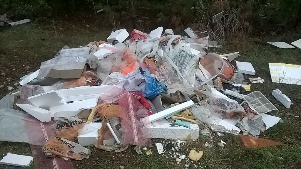 Park šuma Musapstan zagađena raznim otpadom Park šuma Musapstan zagađena raznim otpadom