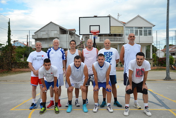 U povodu blagdana Kraljice Mira u Stanovima odigrana utakimica između veterana KK Zadar i Stanova, Foto: Iva Perinčić U povodu blagdana Kraljice Mira u Stanovima odigrana utakimica između veterana KK Zadar i Stanova, Foto: Iva Perinčić