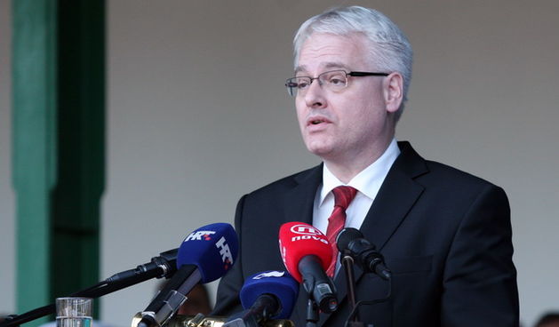 Vukovar, 250610.
U povodu Dana drzavnosti Republike Hrvatske obiljezen  zavrsetak skolovanja polaznika vojnih skola za potrebe Oruzanih snaga. Na fotografiji polaznicima vojnih skola obratio se predsjednik RH Ivo Josipovic.
Foto: Damir Glibusic / CROPIX