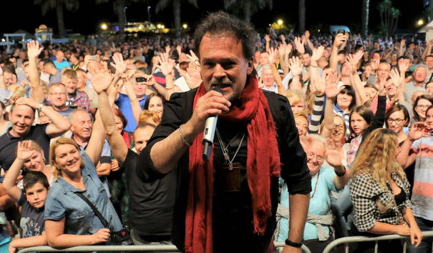 Odličnim koncertom Gibonnija na Trgu sv. Jure i spektakularnim vatrometom otvoreno Virsko ljeto 2016.