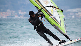 Windsurferi na Kolovarima, 11. travnja 2012. (foto:Saša Čuka) Windsurferi na Kolovarima, 11. travnja 2012. (foto:Saša Čuka)