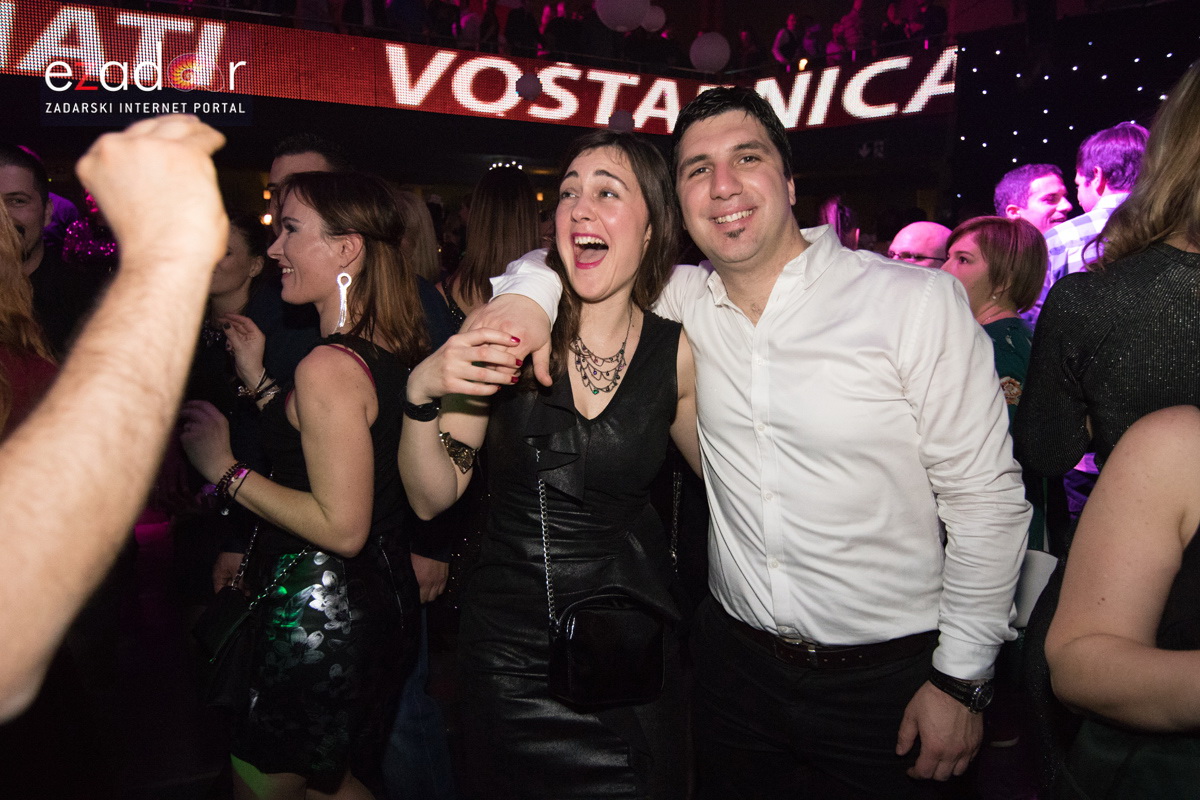 Ludnica u Saturnusu: Najbolji doček u svemiru i šire Ludnica u Saturnusu: Najbolji doček u svemiru i šire