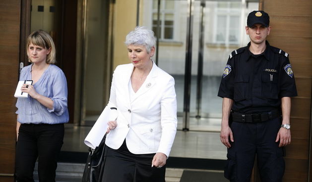 Zagreb, 280610.
Sastanak premijerke Jadranke Kosor sa koalicijskim partnerima u zgradi Vlade na trgu SV. Marka. 
Na slici:  Jadranka Kosor nakon sastanka.
Foto: Ranko Suvar / CROPIX