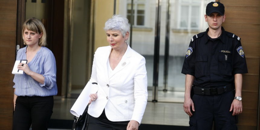 Zagreb, 280610.
Sastanak premijerke Jadranke Kosor sa koalicijskim partnerima u zgradi Vlade na trgu SV. Marka.
Na slici: Jadranka Kosor nakon sastanka.
Foto: Ranko Suvar / CROPIX Zagreb, 280610.
Sastanak premijerke Jadranke Kosor sa koalicijskim partnerima u zgradi Vlade na trgu SV. Marka.
Na slici: Jadranka Kosor nakon sastanka.
Foto: Ranko Suvar / CROPIX