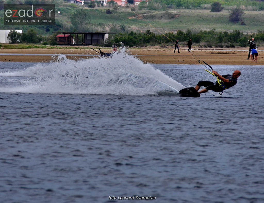 Kiteri guštali u refulima ninske bure Kiteri guštali u refulima ninske bure