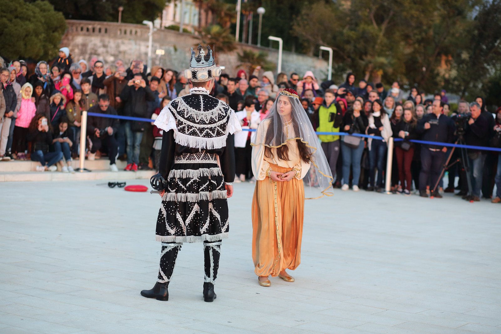 HGD Sv. Cecilija izvelo korčulanski viteški ples “Moreška” na Pozdravu suncu