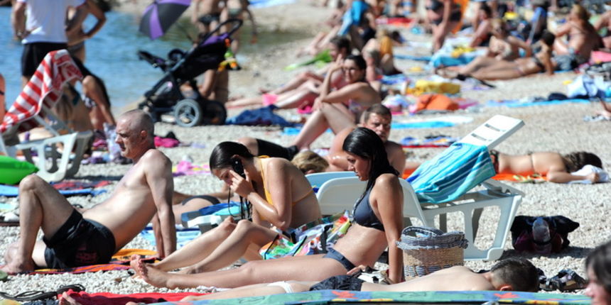 Zadar, 230611.
Kupanje i suncanje na zadarskim plazama.
Foto: Andrija Lucic / CROPIX Zadar, 230611.
Kupanje i suncanje na zadarskim plazama.
Foto: Andrija Lucic / CROPIX