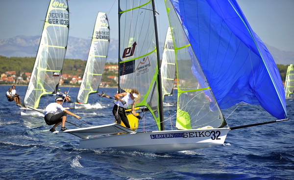 Zadar, 310809.
Europsko prvenstvo u jedrenju za klasu 49er 2009.
Danas je prvi dan regularnog natjecanja za jedrilicare u klasi 49er koje se odrzava od 29og kolovoza do 5og rujna u organizaciji JK Uskok.
Na slici: detalj sa regate. Njemacka posada Leopold Zadar, 310809.
Europsko prvenstvo u jedrenju za klasu 49er 2009.
Danas je prvi dan regularnog natjecanja za jedrilicare u klasi 49er koje se odrzava od 29og kolovoza do 5og rujna u organizaciji JK Uskok.
Na slici: detalj sa regate. Njemacka posada Leopold