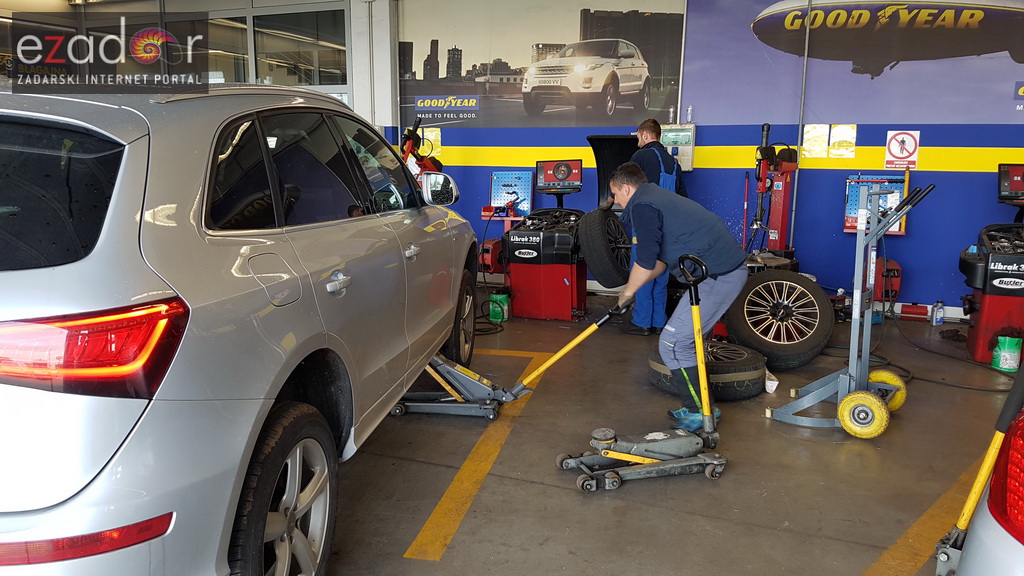 Zadrani pohrlili na izmjenu ljetnih sa zimskim gumama Zadrani pohrlili na izmjenu ljetnih sa zimskim gumama