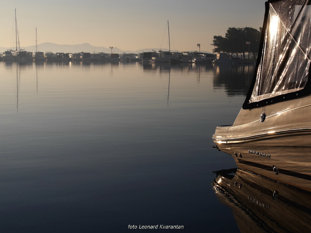 Svitanje i rano jutro u novoj luci Gaženica