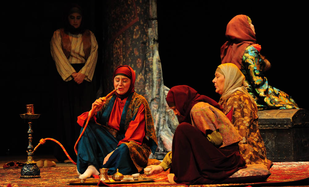 Zadar, 23.02.2012. snimio: Nenad Marčev
Gradsko kazalište Marina Držića Dubrovnik
Milan Ogrizović
HASANAGINICA
redatelj: Ivan Leo Lemo
Igraju: Jasna Jukić, Vladimir Posavec, Slavko Juraga, Milka Podrug Kokotović, Izmira Brautović, Lana Helena Hul Zadar, 23.02.2012. snimio: Nenad Marčev
Gradsko kazalište Marina Držića Dubrovnik
Milan Ogrizović
HASANAGINICA
redatelj: Ivan Leo Lemo
Igraju: Jasna Jukić, Vladimir Posavec, Slavko Juraga, Milka Podrug Kokotović, Izmira Brautović, Lana Helena Hul