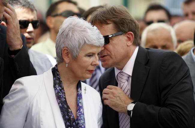 Kolan, Pag, 170710
Danas je premijerka Jadranka Kosor u Kolanu na otoku Pagu otvorila novu siranu Gligora. Sirevi iz sirane Gligora dobivaju najprestiznije nagrade i priznanja. 
Na slici ministar Bozidar Kalmeta i Jadranka Kosor.
Foto: Jure Miskovic / CRO