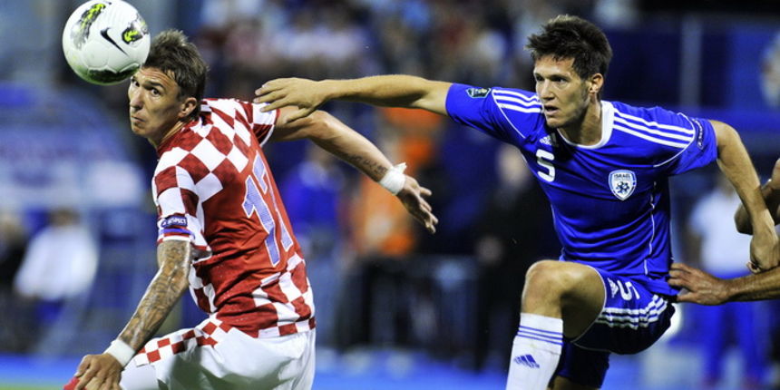 Zagreb, 060911.?Maksimirski stadion.?Kvalifikacijska nogometna utakmica skupine F izmedju Hrvatske i Izraela za EP 2012 u Poljskoj i Ukrajini.
Na slici: Mario Mandzukic i Rami Gershon.
Foto: Boris Kovacev / CROPIX Zagreb, 060911.?Maksimirski stadion.?Kvalifikacijska nogometna utakmica skupine F izmedju Hrvatske i Izraela za EP 2012 u Poljskoj i Ukrajini.
Na slici: Mario Mandzukic i Rami Gershon.
Foto: Boris Kovacev / CROPIX