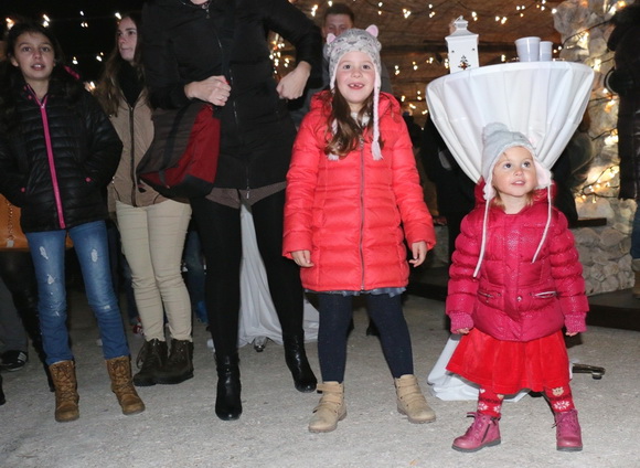 Virani 2016. godinu dočekali uz Lidiju Bačić, Leteći odred i spektakularan vatromet Virani 2016. godinu dočekali uz Lidiju Bačić, Leteći odred i spektakularan vatromet