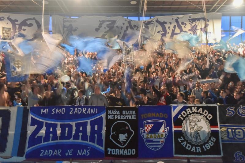 Humanitarno gledanje utakmic Zadar-Cibona (85-84) u Jazinama