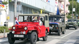 Knin: Mimohod motocikala i starodobnih vojnih vozila