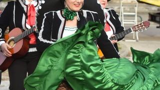 Karnevalska povorka krenula je s Branimirove obale prema Poluotoku. Photo: Dino Stanin/PIXSELL