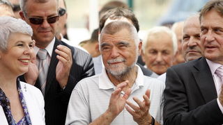 Kolan, Pag, 170710
Danas je premijerka Jadranka Kosor u Kolanu na otoku Pagu otvorila novu siranu Gligora. Sirevi iz sirane Gligora dobivaju najprestiznije nagrade i priznanja. 
Na slici Jadranka Kosor, Stipe Mesic i Bozidar Kalmeta.
Foto: Jure Miskovic /