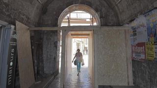 Iako se priblizava pocetak turisticke sezone, stara gradska jezgra pretvorena je u veliko gradiliste. Photo: Dino Stanin/PIXSELL Autor Dino Stanin/PIXSELL Ključne riječi bager, turisticka sezona, skele, raskopano, cesta, radovi, Iako se priblizava pocetak turisticke sezone, stara gradska jezgra pretvorena je u veliko gradiliste. Photo: Dino Stanin/PIXSELL Autor Dino Stanin/PIXSELL Ključne riječi bager, turisticka sezona, skele, raskopano, cesta, radovi,