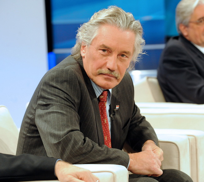 Zagreb, 221209. 
Prisavlje 13, studio HRT-a.
Suceljavanje predsjednickih kandidata.
Na slici: Boris Miksic.
Foto: Damir Krajac / CROPIX