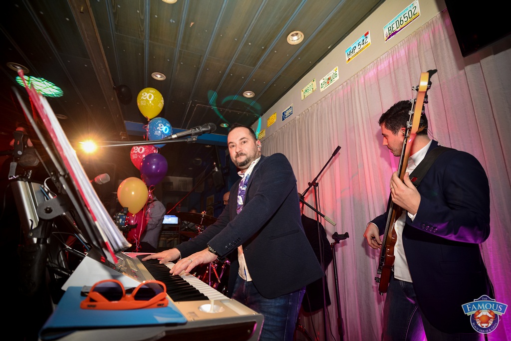 U Famous beach and grill baru Rockatansky bend proslavio je 20 godina djelovanja U Famous beach and grill baru Rockatansky bend proslavio je 20 godina djelovanja