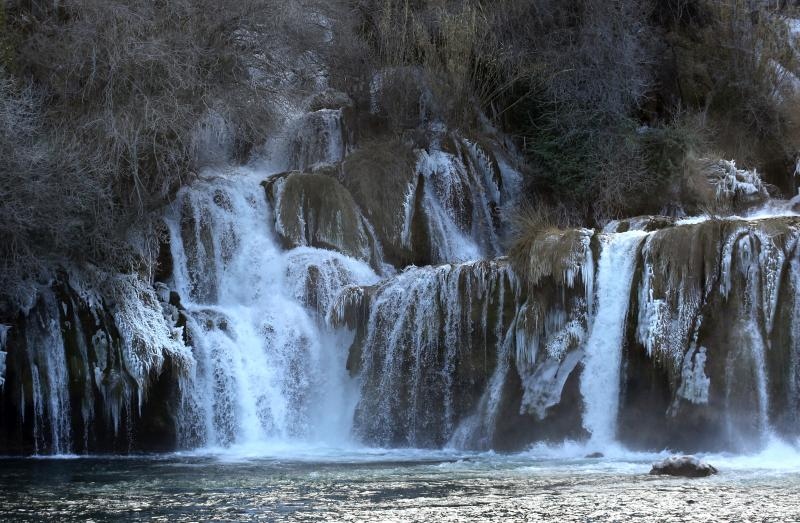Ledena zimska idila na slapovima Krke Ledena zimska idila na slapovima Krke