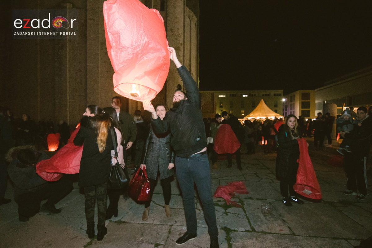 Humanitarni svjetlosni spektakl “Zaželi ljubav 2018.” @ Forum