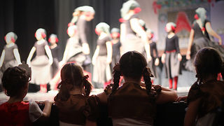 “Plesna čestitka” (foto:Saša Čuka)