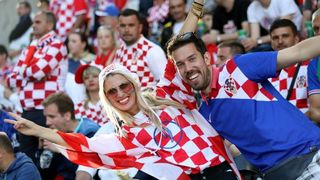 Hrvatski navijači okupirali Lens uoči utakmice s Portugalom, Photo: PIXSELL Hrvatski navijači okupirali Lens uoči utakmice s Portugalom, Photo: PIXSELL