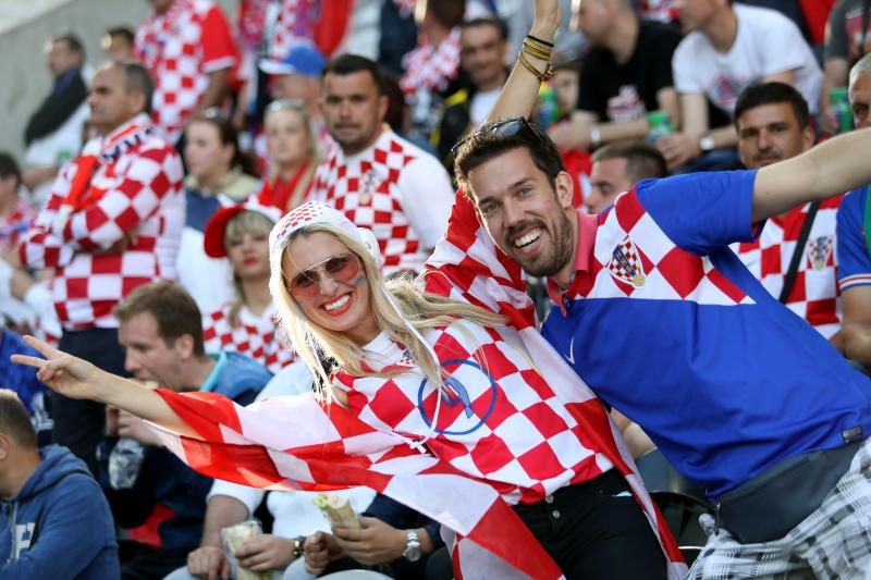 Hrvatski navijači okupirali Lens uoči utakmice s Portugalom, Photo: PIXSELL Hrvatski navijači okupirali Lens uoči utakmice s Portugalom, Photo: PIXSELL