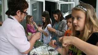 Danas je održana kreativna radionica za velike i male u organizaciji Dječjeg odjela Gradske knjižnice Zadar: izrada stručaka i jastučića od lavande od 10-12 h. Radionicu je vodila gospođa Jadranka Plantak. Foto by Lucija Juravic Danas je održana kreativna radionica za velike i male u organizaciji Dječjeg odjela Gradske knjižnice Zadar: izrada stručaka i jastučića od lavande od 10-12 h. Radionicu je vodila gospođa Jadranka Plantak. Foto by Lucija Juravic