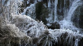 Ledena zimska idila na slapovima Krke Ledena zimska idila na slapovima Krke