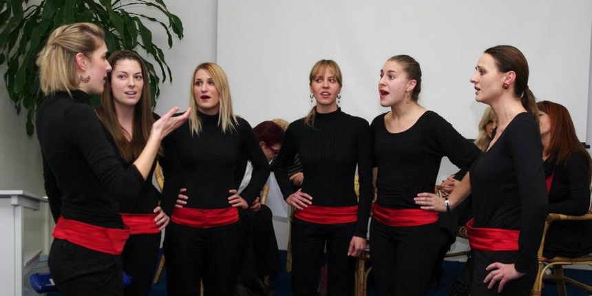 Emilija Mijatovic, promocija zbirke u gkzd, kapric, foto:facebook Emilija Mijatovic, promocija zbirke u gkzd, kapric, foto:facebook