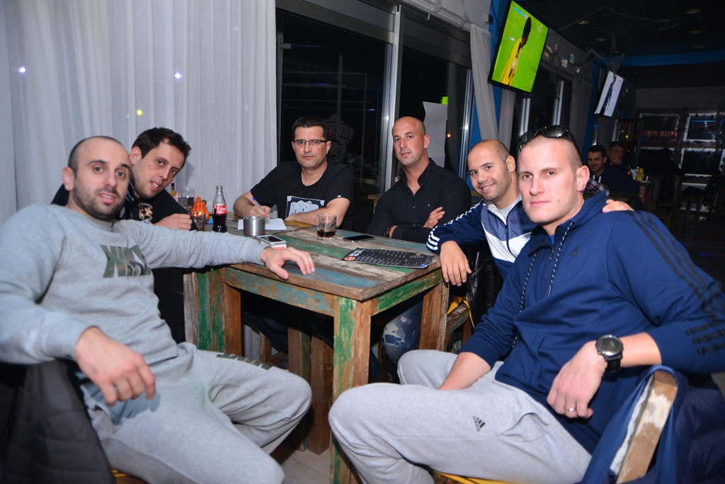 Famous Bar: 1. kolo Lige sportskog kviza “Nogometne ikone” 27. listopada 2016. Foto. Iva Perinčić Famous Bar: 1. kolo Lige sportskog kviza “Nogometne ikone” 27. listopada 2016. Foto. Iva Perinčić