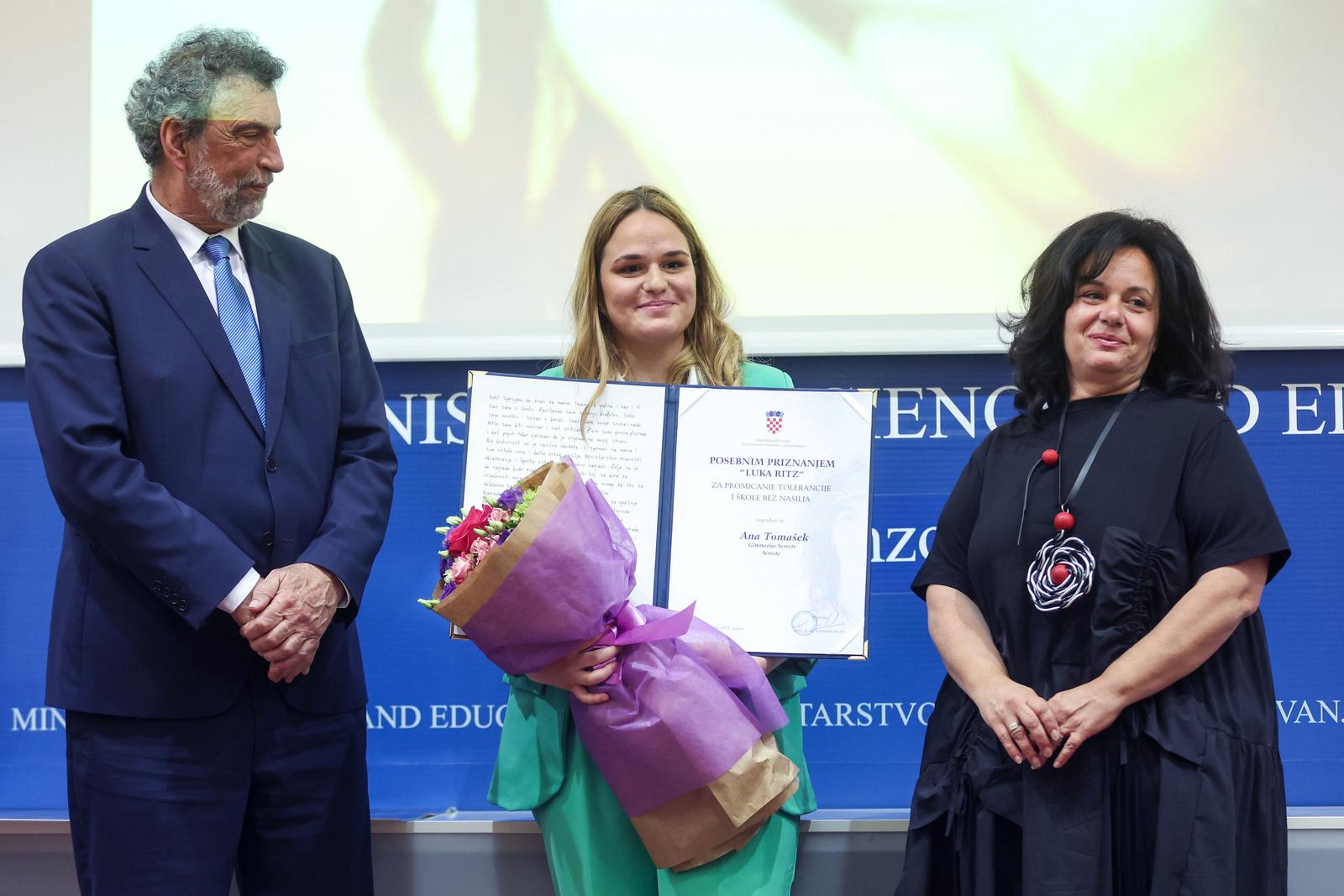 Dodijeljene su Godišnje nagrade Luka Ritz za promicanje tolerancije i škole bez nasilja Dodijeljene su Godišnje nagrade Luka Ritz za promicanje tolerancije i škole bez nasilja