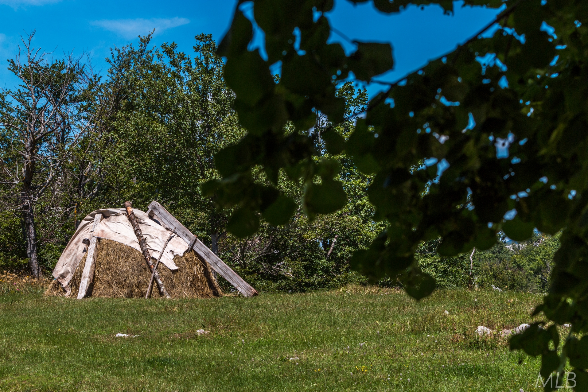 Simpatična galerija koja prikazuje životinjsku farmu na najvišem južnom vrhu Velebita – Crnopcu Simpatična galerija koja prikazuje životinjsku farmu na najvišem južnom vrhu Velebita – Crnopcu