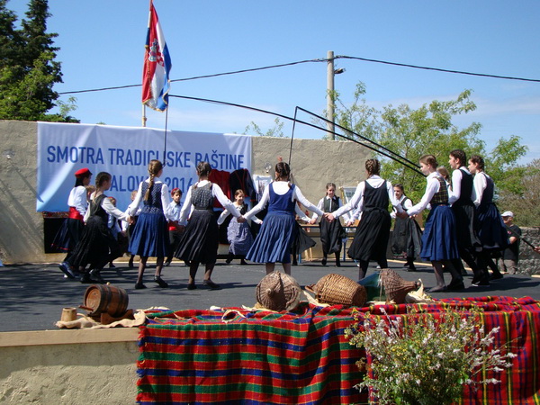 Galovac: Smotra  tradicijske baštine osnovnih i srednjih škola Zadarske županije. Foto: Marko Mane Ledenko