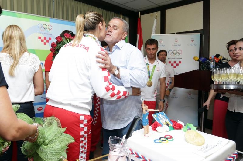 Hrvatski olimpijci svečano dočekani na Plesu. Sandra Perković, Šime Fantela, Igor Marenić, Tonči Stipanović. Photo: Luak Sanzl/PPIXSELL Hrvatski olimpijci svečano dočekani na Plesu. Sandra Perković, Šime Fantela, Igor Marenić, Tonči Stipanović. Photo: Luak Sanzl/PPIXSELL
