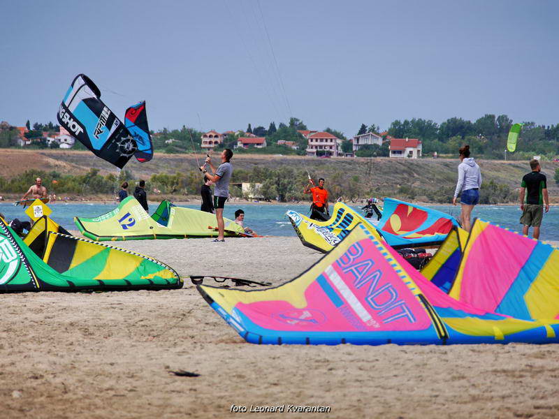 Kite surferi guštaju u Ninu