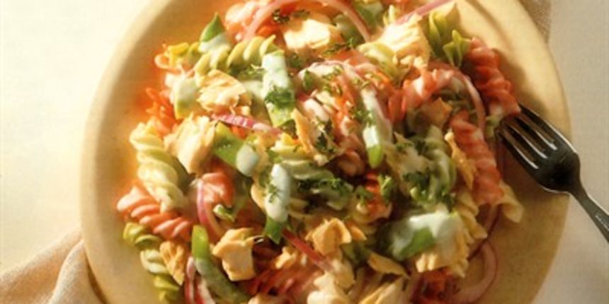 Salata s tunjevinom i tjesteninom Salata s tunjevinom i tjesteninom