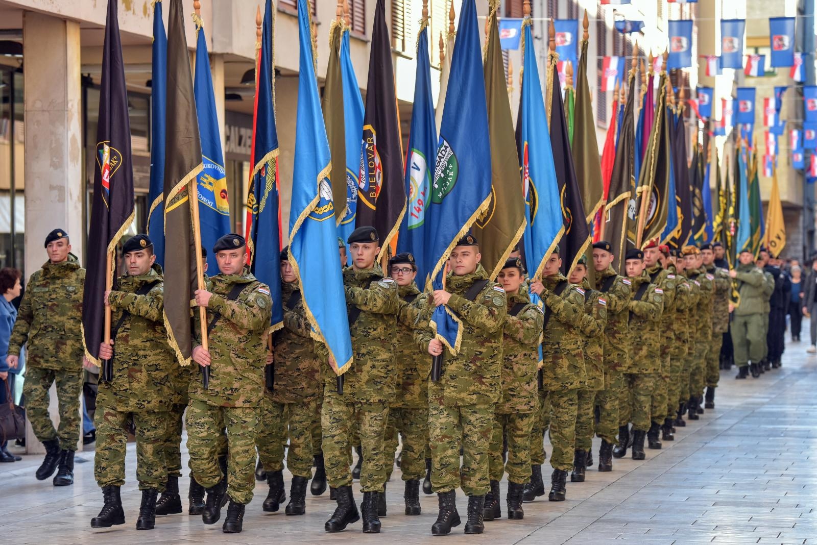 Mimohod ratnih postrojbi u Zadru