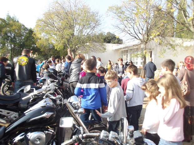 “Beštije” posjetile OŠ Šimuna Kožičića Benje “Beštije” posjetile OŠ Šimuna Kožičića Benje