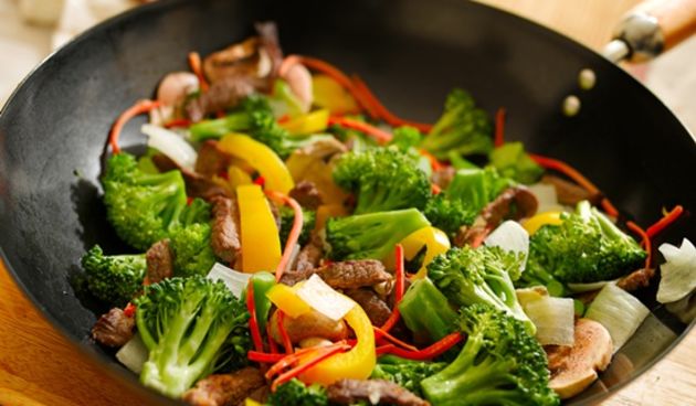 Wok, povrće, hrana, kuhanje, foto: she.hr