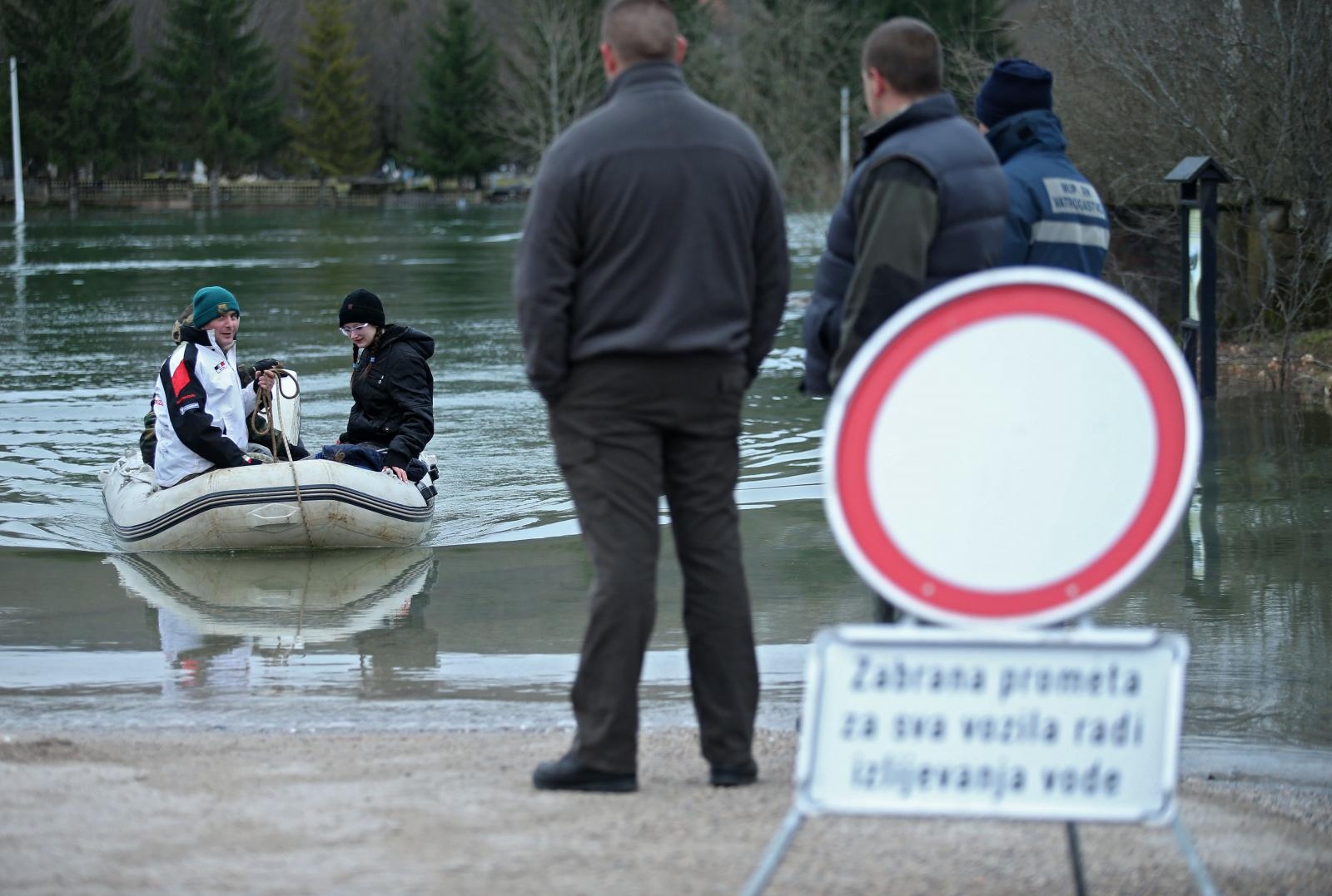 Na području Kosinja proglašeno izvanredno stanje obrane od poplava Na području Kosinja proglašeno izvanredno stanje obrane od poplava