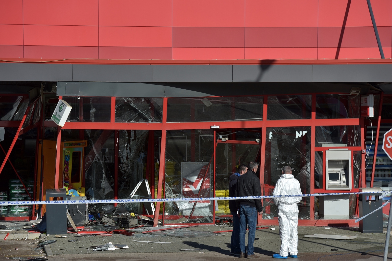 Raznesen bankomat u sklopu Plodina na Žmirićima Raznesen bankomat u sklopu Plodina na Žmirićima