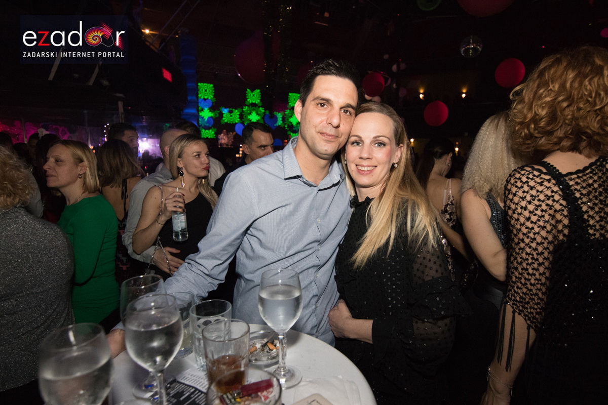 Ludnica u Saturnusu: Najbolji doček u svemiru i šire Ludnica u Saturnusu: Najbolji doček u svemiru i šire