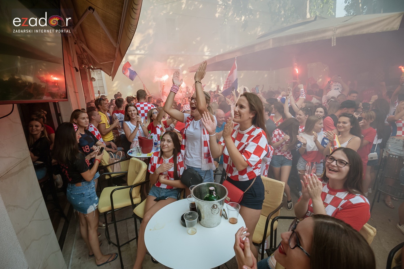Navijačko ludilo u Zadru za vrijeme i nakon finala Svjetskog prvenstva Navijačko ludilo u Zadru za vrijeme i nakon finala Svjetskog prvenstva