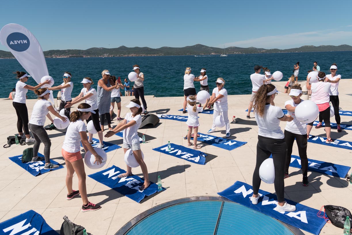 Stotinu vježbača na jutarnjem treningu Aktivne Hrvatske pozdravilo sunce Stotinu vježbača na jutarnjem treningu Aktivne Hrvatske pozdravilo sunce