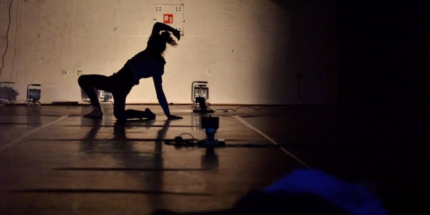 Plesna predstava “i (ne pipkaj ništa) jer će ne stati be šumno” Nikoline Pristaš u KLZ Plesna predstava “i (ne pipkaj ništa) jer će ne stati be šumno” Nikoline Pristaš u KLZ